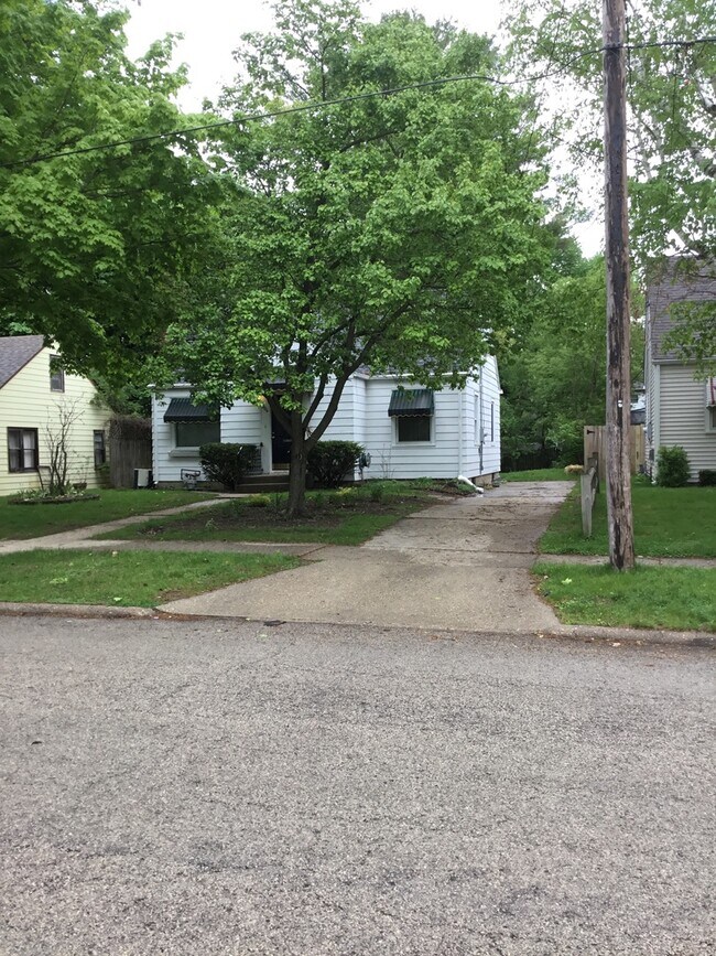 Building Photo - 804 28th St