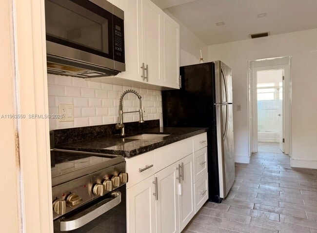 Building Photo - 3515 Van Buren St