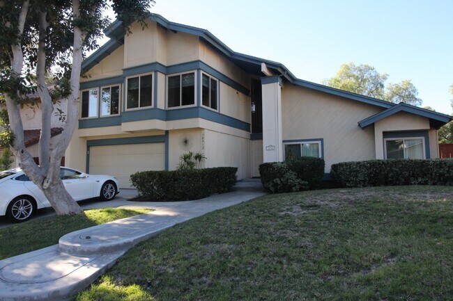 Foto del edificio - Spacious 4-Bedroom Home with Canyon Views ...