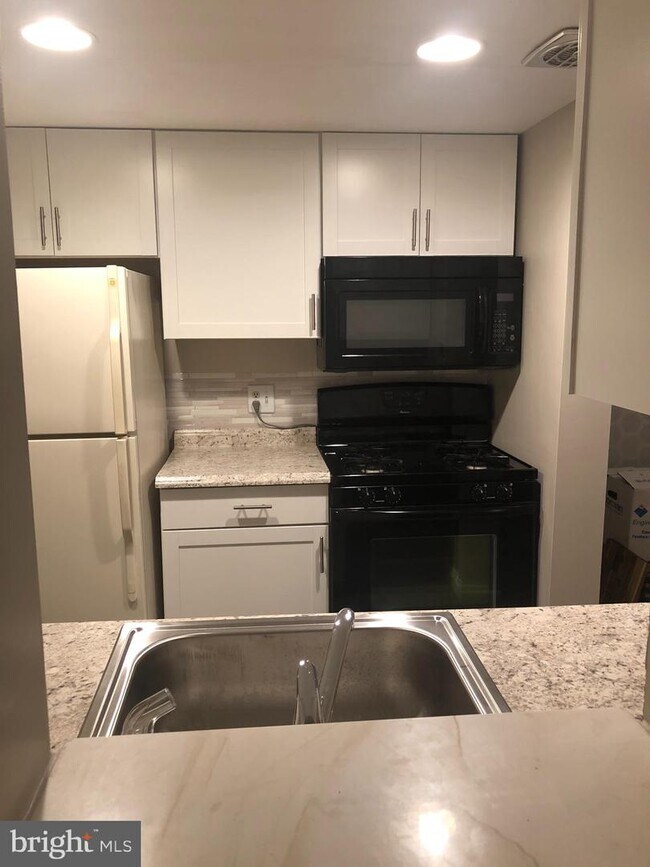 Building Photo - 275 Drummers Ln