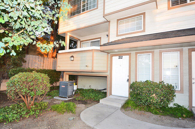 Building Photo - 11150 Glenoaks Blvd