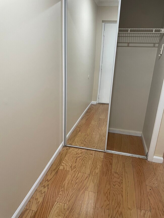 Entrada - 18308 Streamside Drive