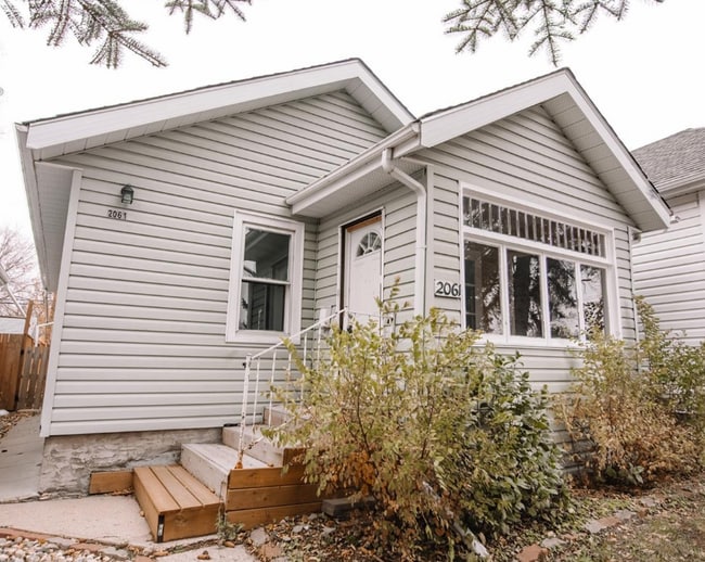 Building Photo - 2061 Queen St