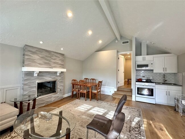 Foto del edificio - 1001 N Isabel St