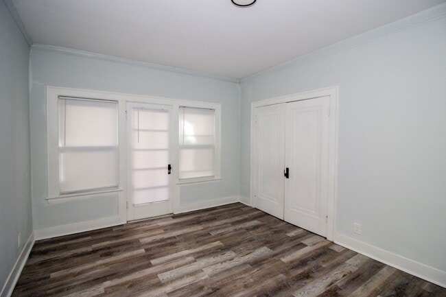 Building Photo - 3300 E 149th St