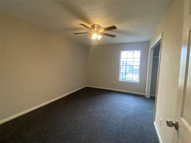 Building Photo - 8100 Leonora St
