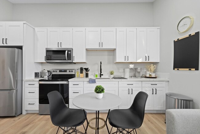 Building Photo - ? Modern 1 Bedroom in National City – Furn...