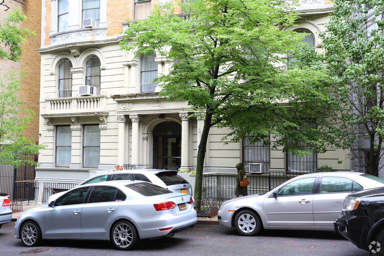 Building Photo - 329 W 101st St