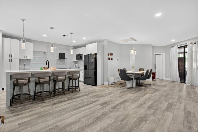 Foto del edificio - 11910 Glenmore Dr