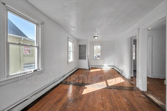 Building Photo - 168 Middlefield St