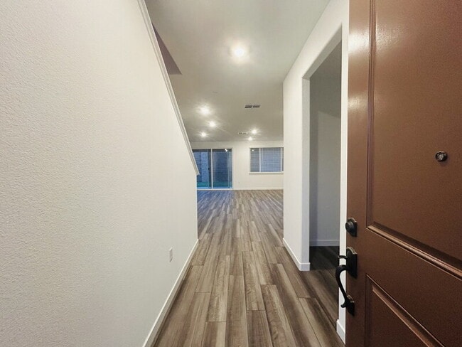 Building Photo - 3760 Oyster Pt Wy