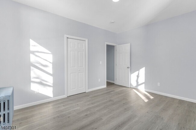 Building Photo - 918 Pennington St