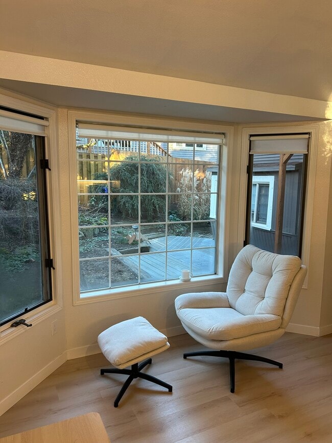 Foto del edificio - 3440 SW Falcon St