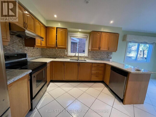 Building Photo - 36 Tomlinson Cir