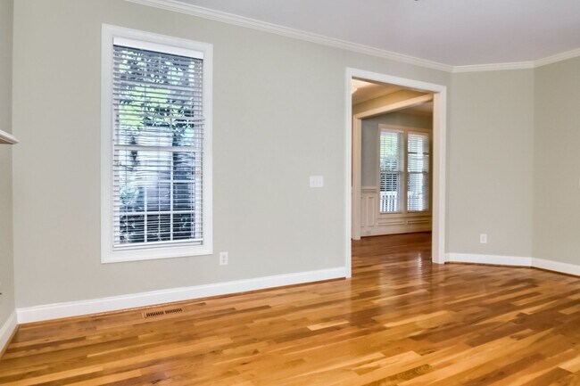 Building Photo - 4 Bedroom 2.5 bath single family home in H...