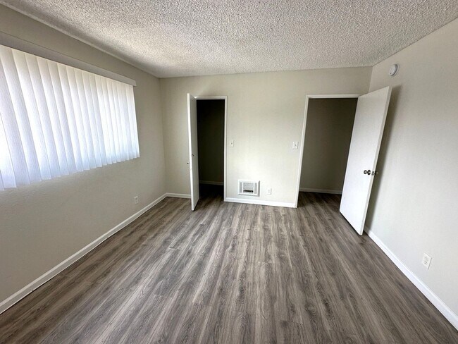 Foto del edificio - SPACIOUS 1 bedroom and 1 bathroom, move-in ready