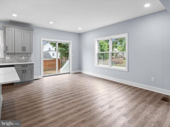 Building Photo - 37 E Taylor Ave