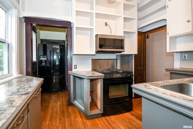 Foto del edificio - 1628 W Callender Ave