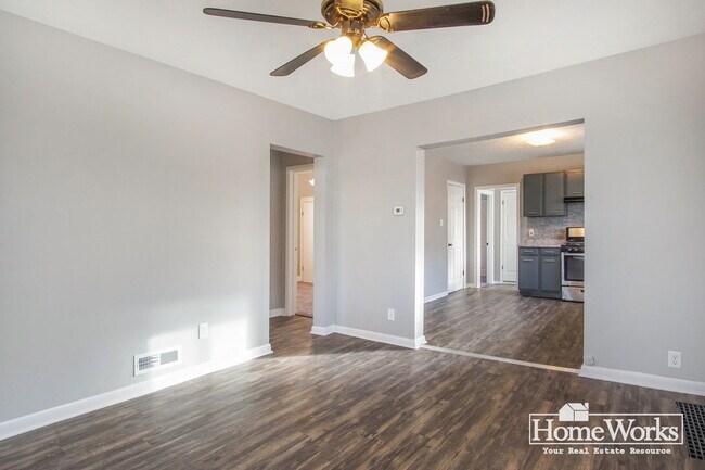 Foto del edificio - 214 Strathmoor Ave
