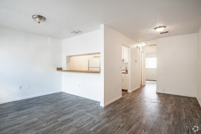 1BD, 1BA - 750SF - Living Room - The Oasis