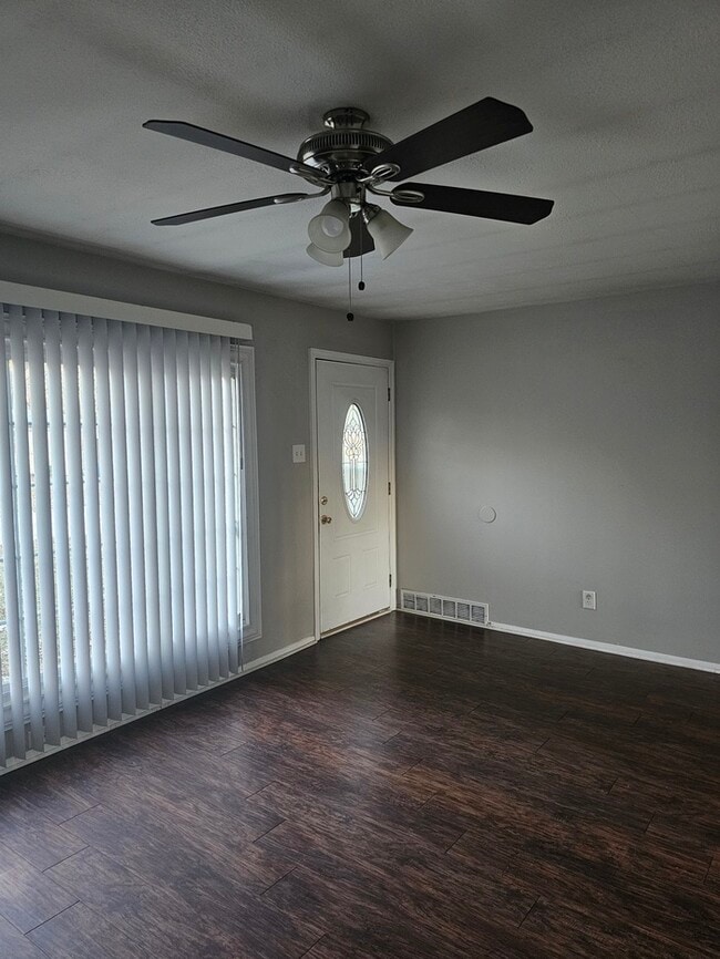 Building Photo - 9759 Tullamoor Dr