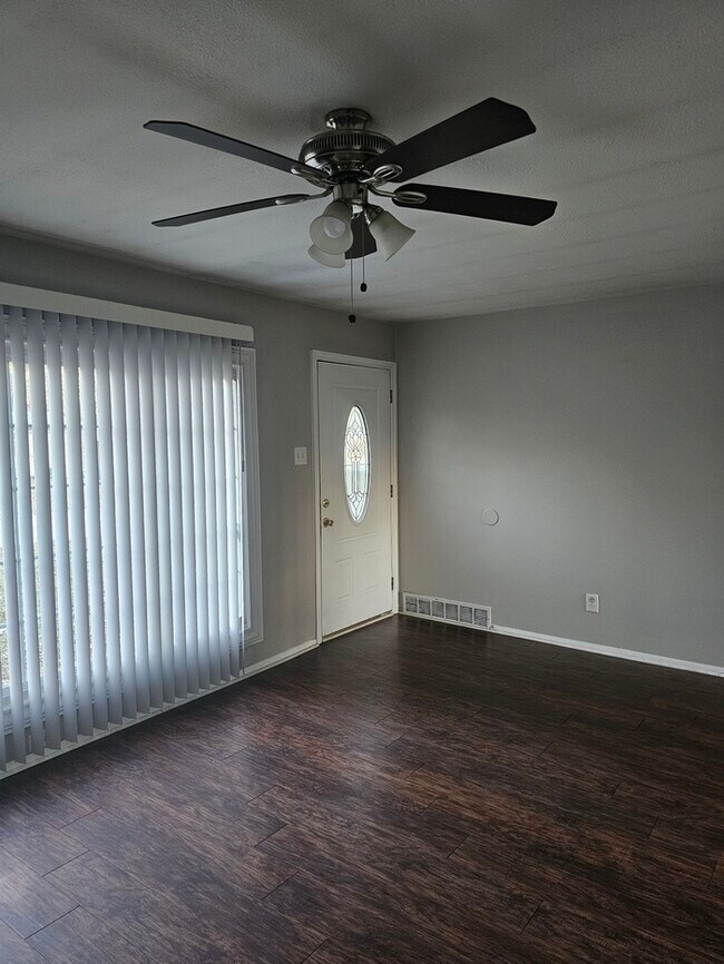 Foto del edificio - 9759 Tullamoor Dr