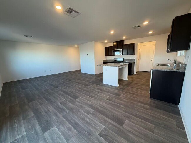 Foto del edificio - Brand New built home with 3 bedrooms
