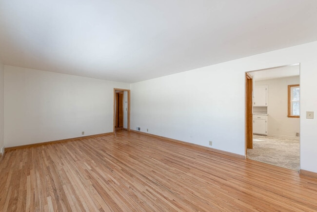 Building Photo - 113 Pfau St