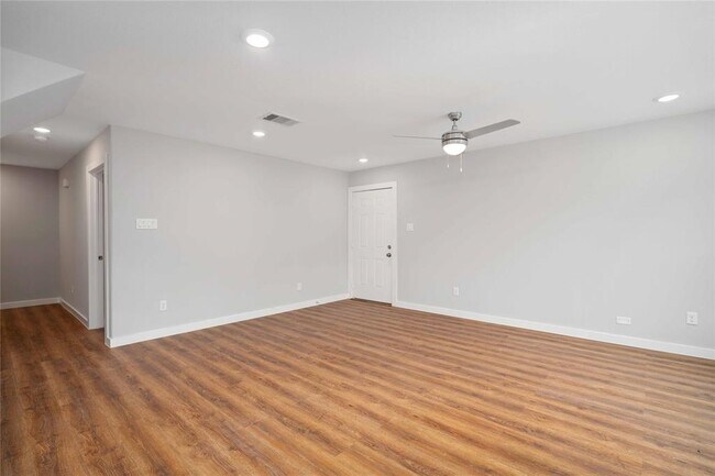 Building Photo - 6006 Wedgefield St