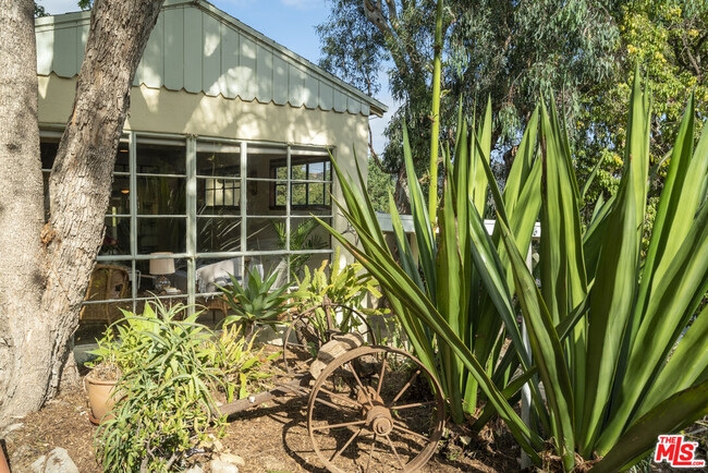 Building Photo - 816 Basin Dr