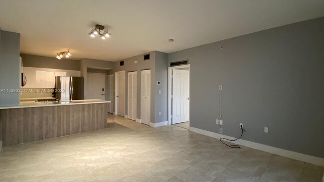 Building Photo - 2425 SW 27th Ave