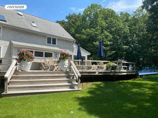 Foto del edificio - 10 Crows Nest Cir