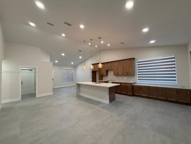 Foto del edificio - 755 Falling Water Rd