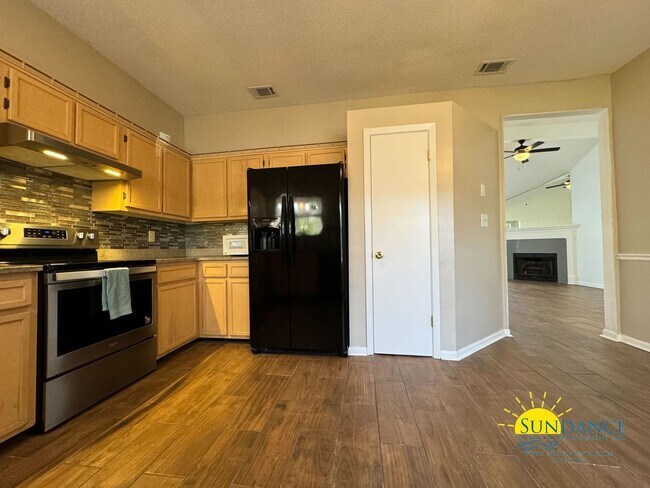 Building Photo - Lovely 3 Bedroom Home in Fort Walton Beach