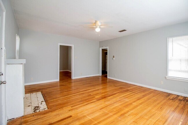 Building Photo - 1913 25th St