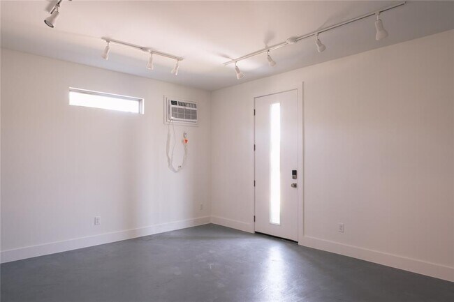 Building Photo - 2923 Truxillo St