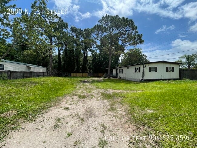 Building Photo - Manufactured Home on LARGE lot close to Do...
