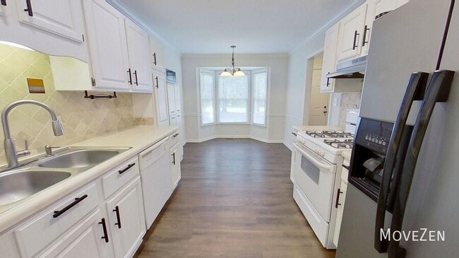 Building Photo - 5622 Darrow Dr