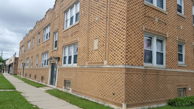 Building Photo - 3216 N Major Ave