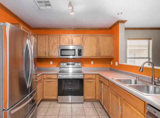 Building Photo - 6004 E Sunrise Cir