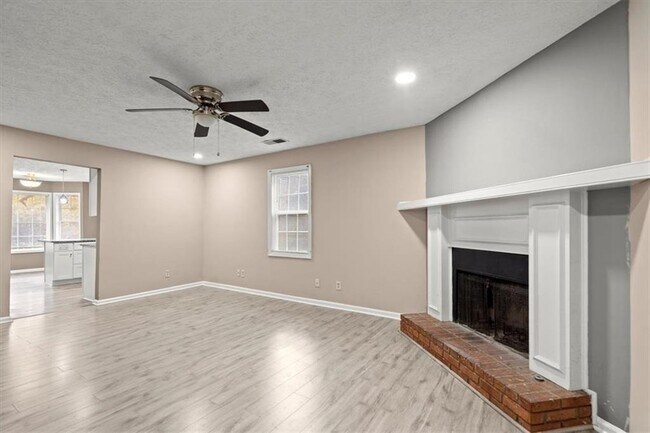 Building Photo - 326 Farm Pl Ct NE