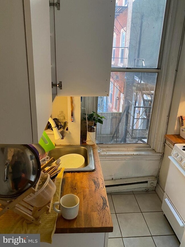 Building Photo - 421 S 15th St