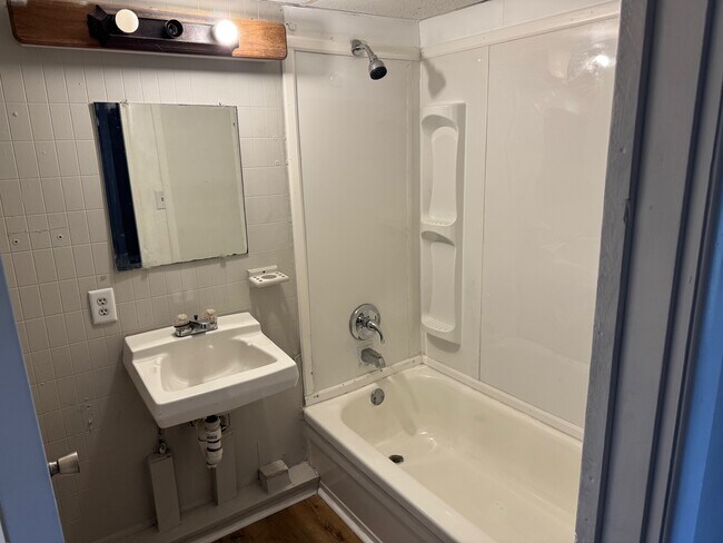 Foto del edificio - 410 Bowen Ave