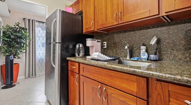 Foto del edificio - Fully Furnished Pet Friendly  Waikiki 1-Bedroom Condo Near Ala Moana