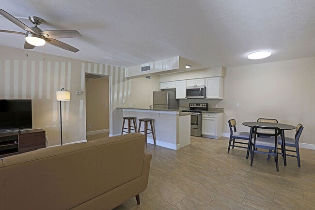 Building Photo - 5327 Summerlin Rd