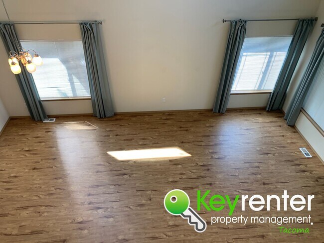 Building Photo - Beautiful 4BD/2.5 Bath Puyallup House!