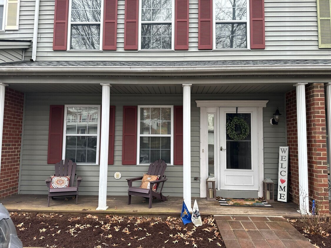 Primary Photo - 3 Bed, 2 Bath Townhouse