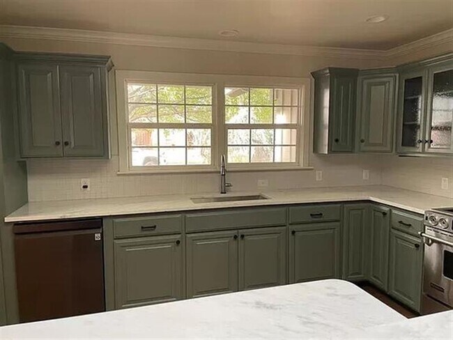 Building Photo - Welcoming Home