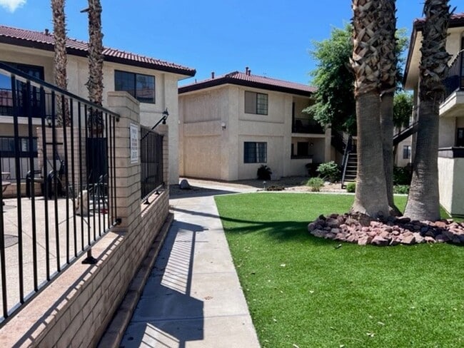 Building Photo - 2BB 2BA Condominium, Utilities Included