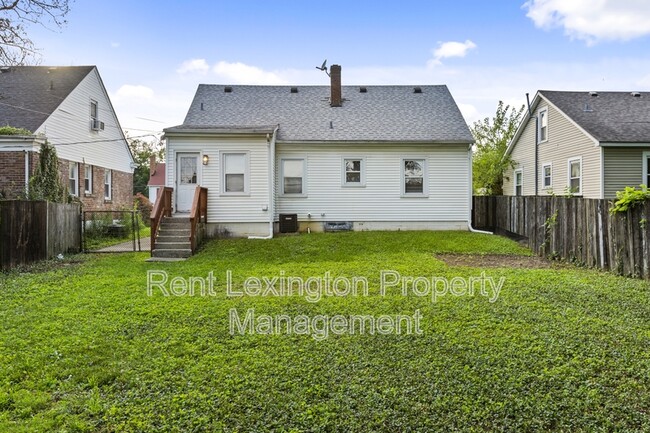 Building Photo - 864 Meadow Ln